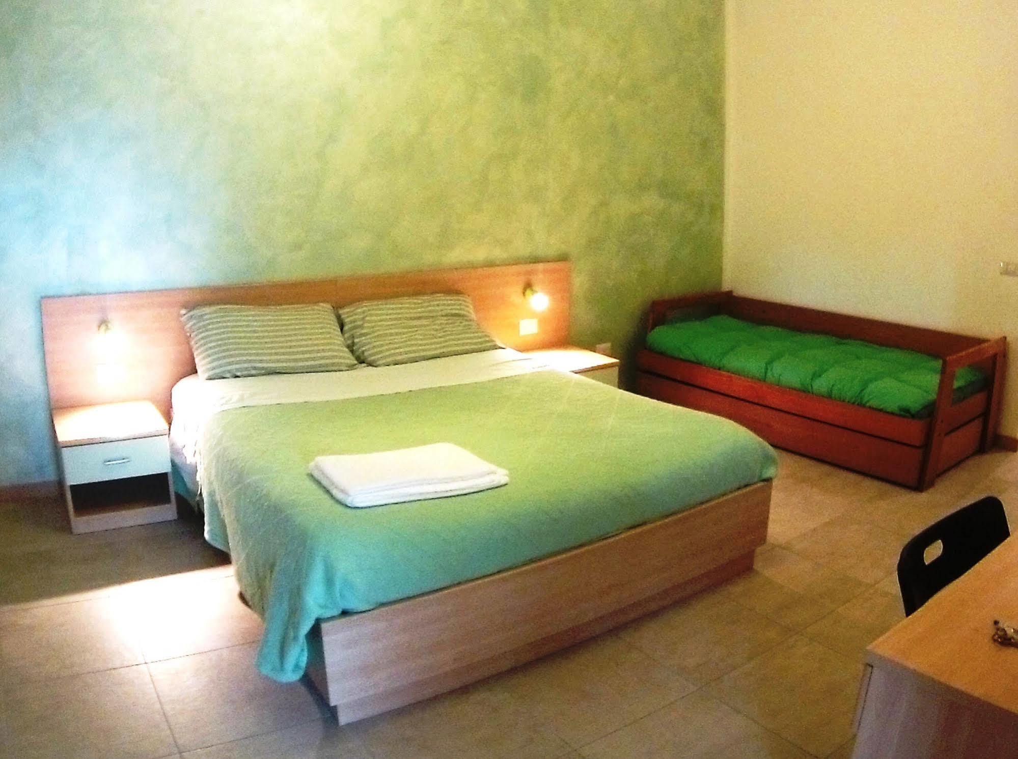 B&B Villa Monterosa Con Piscina Castronno Ngoại thất bức ảnh
