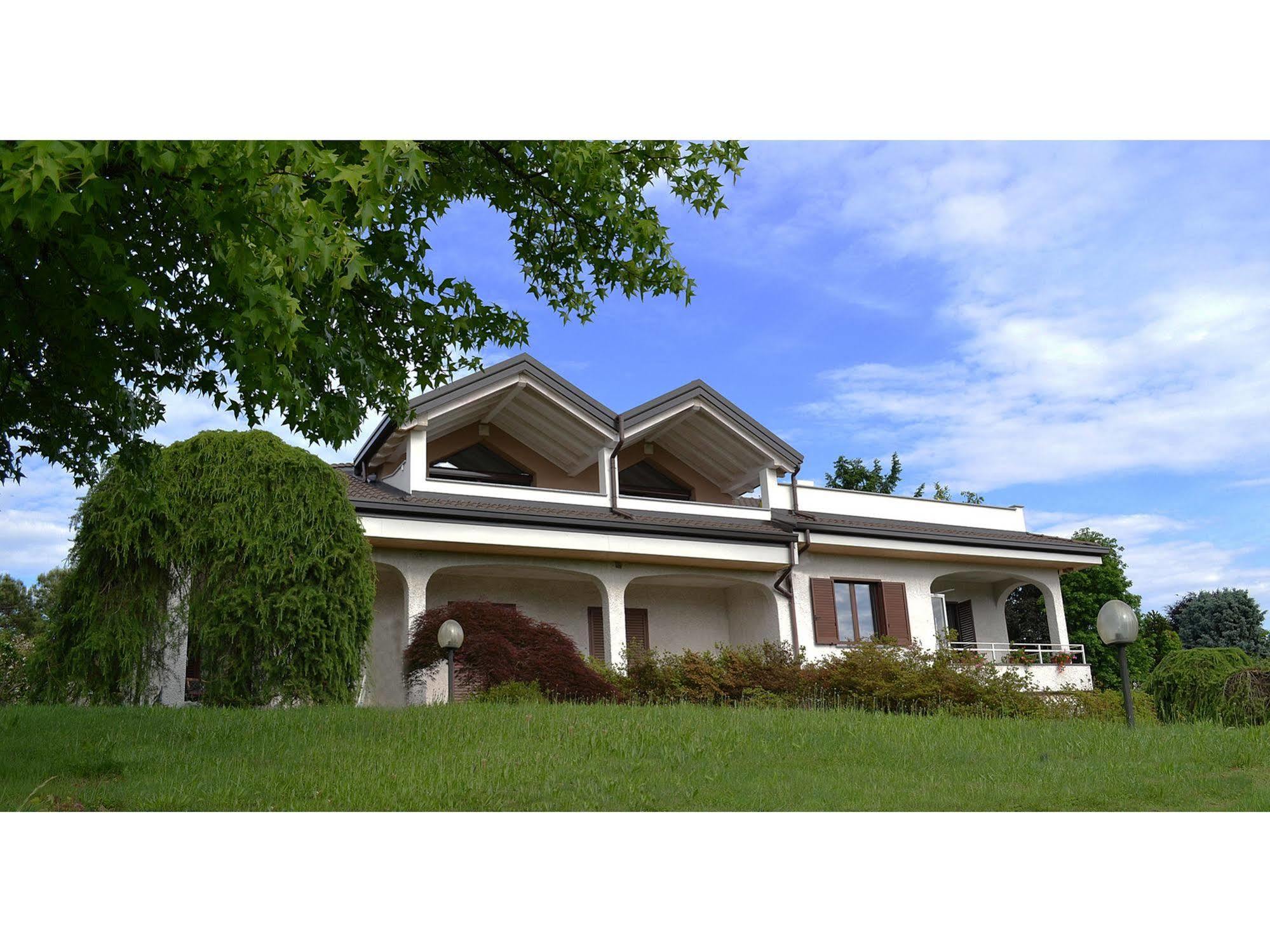 B&B Villa Monterosa Con Piscina Castronno Ngoại thất bức ảnh
