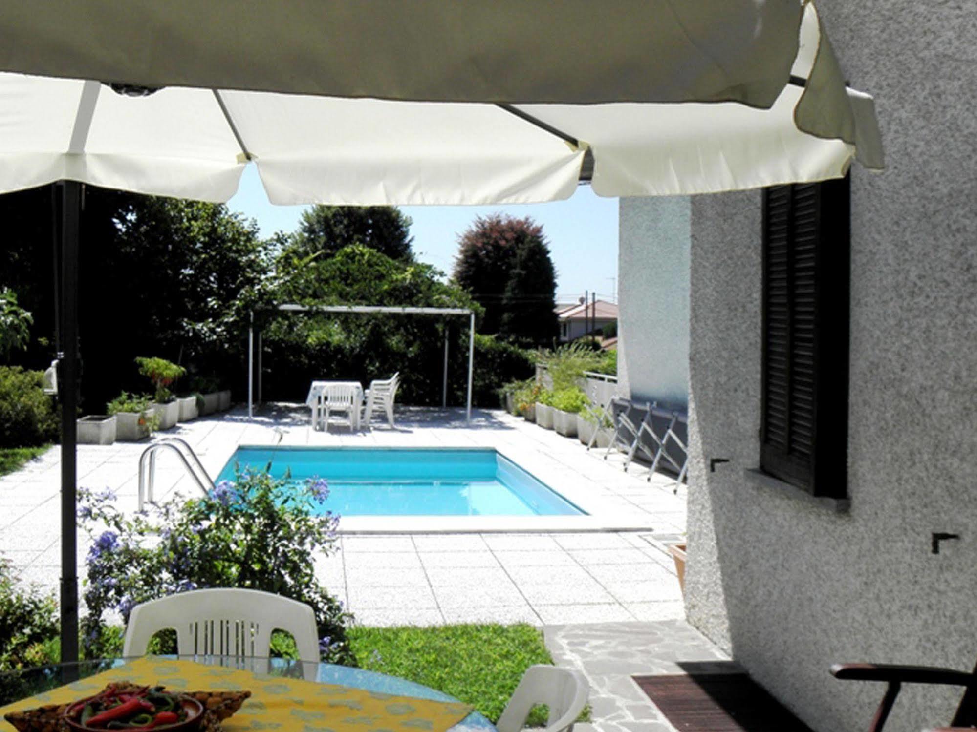 B&B Villa Monterosa Con Piscina Castronno Ngoại thất bức ảnh